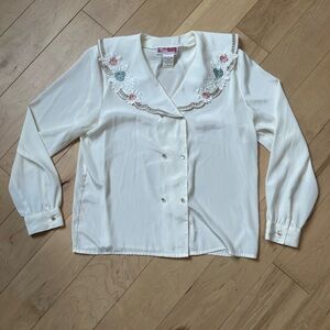 Vintage Blouse with collar details